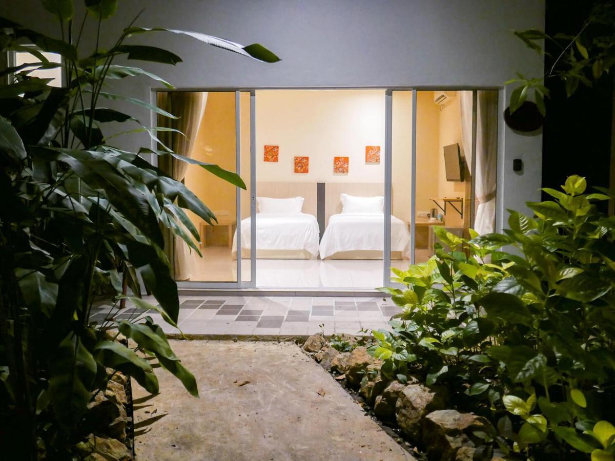The Firefly Resort Semporna Exteriör bild